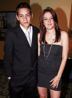 Entregan títulos a nuevos profesionales