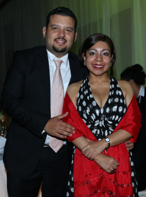 Enamorados anuncian la fecha de su boda