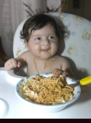 Técnicas prácticas para enseñarle a su hijo buenos modales sobre la mesa