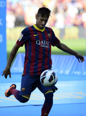 Neymar es presentado y ovacionado en el Camp Nou