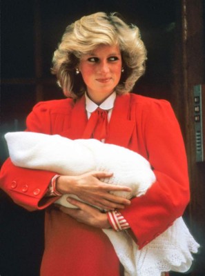 Sale a la luz hija de Diana y Carlos