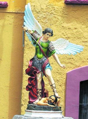 Real de Minas bajo las alas de San Miguel, príncipe de la Milicia Celestial