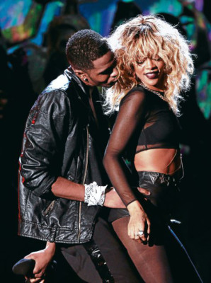 Resultado de autopsia de Whitney Houston retenido 'por seguridad'