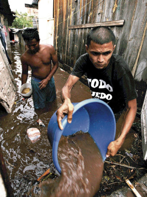 Calamidad en Los Jucos por inundaciones