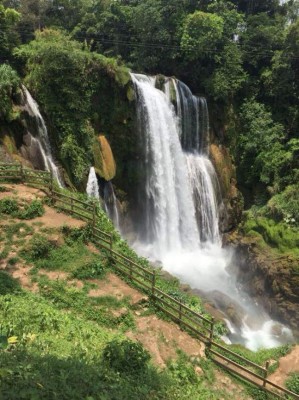 Heide Fulton, encargada de negocios de la Embajada de EEUU, visita Pulhapanzak y queda encantada con la vista &nbsp;&nbsp;