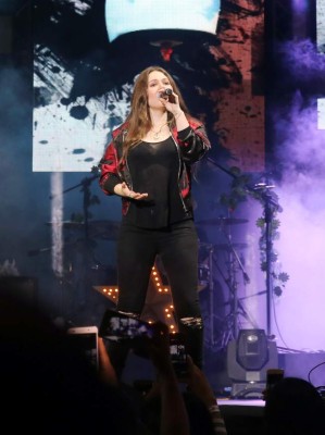 Jesse y Joy enamoraron a los capitalinos con su tour 'Un besito más ”