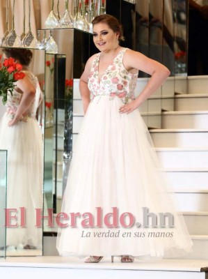 FOTOS: Las bellas seniors 2019 de la Escuela Americana deslumbraron con sus atuendos