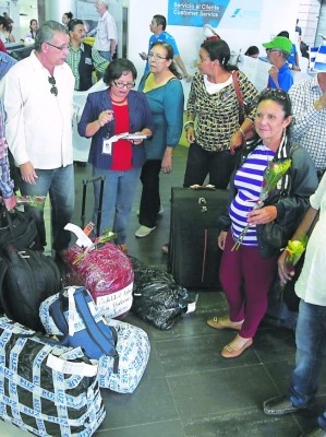 Arriba al país el segundo grupo de médicos cubanos