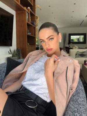 Así es Yael Shelbia, la mujer con el rostro más bello de 2020 (FOTOS)