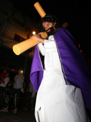 FOTOS: Niños capitalinos reviven el Viacrucis