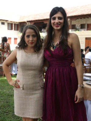 Unen sus vidas en una romántica ceremonia civil