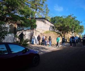 Cerrado se encontraba el Centro educatico Dr. Enrique Aguilar Paz a las 7:40 AM en el día de las elecciones generales. Foto: Cortesía