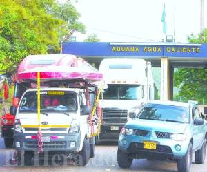 Las aduanas terrestres están abiertas al público.