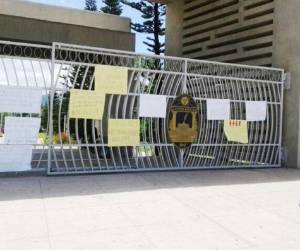 Los portones de acceso a la UNAH en Tegucigalpa continúan cerrados. (Fotos: Julissa Mercado)