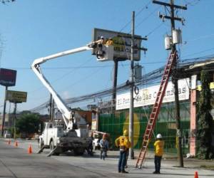 Las cuadrillas de la Empresa Energía Honduras realizarán labores de mantenimiento en las zonas. FOTO: EEH.