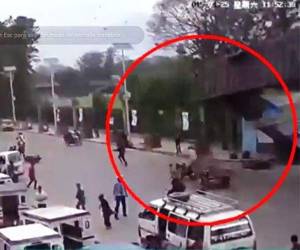 Miles de personas han muerto producto de un fuerte sismo en Nepal.