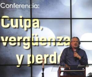 Con 44 años de trayectoria ministerial, René Peñalba es hoy en día un conocido escritor y destacado conferencista internacional.