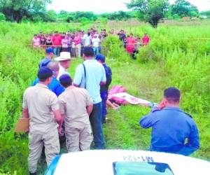El cuerpo inerte de Axel Medardo Escobar Velásquez, de 26 años, fue encontrado en una zacatera.