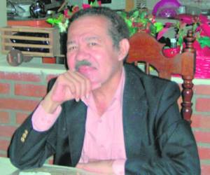 El comunicador social también fue maestro de educación primaria y escritor.