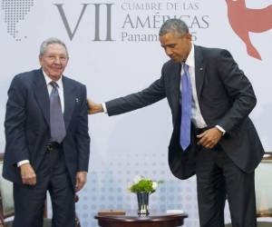 El presidente de EEUU, Barack Obama y el presidente cubano Raúl Castro, durante la Cumbre de las América.