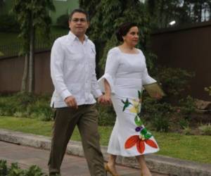JOH y su esposa Ana García de Hernández son atendidos en el Hospital Militar de Tegucigalpa.