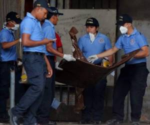 En el lugar se encontraron rastros de sangre de la víctima, mientras que el cadáver permanecía dentro de una pequeña pila.