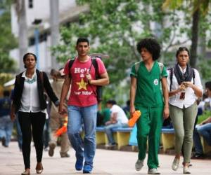 Las clases se reanudaron este sábado en la Universidad Nacional Autónoma de Honduras en Tegucigalpa.