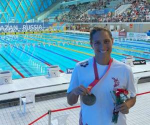 Ana Fortín posa con su segunda medalla mundialista. Foto Cortesía: Ana Joselina Fortín.