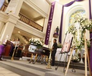 El cuerpo del padre Antonio Quetgas fue velado desde ayer en la iglesia Medalla Milagrosa.