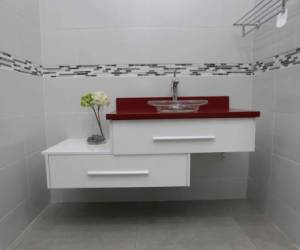 Este estilo ayuda a que el baño se vea elegante. Foto: Alejandro Amador / EL HERALDO