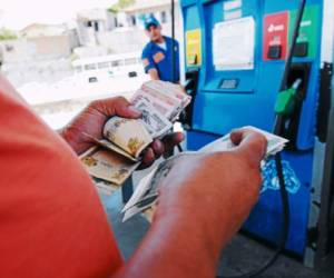 Los usuarios pagarán unos centavos más en las estaciones de servicio.