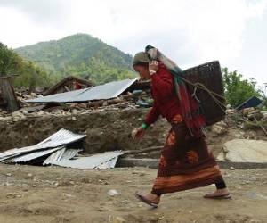 Aldeanos tienen que recorrer varios kilómetros para llegar a Balua para lograr ayuda.