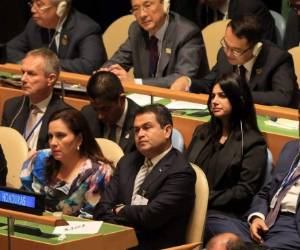 La primera dama Ana García y el presidente Juan Orlando Hernández.