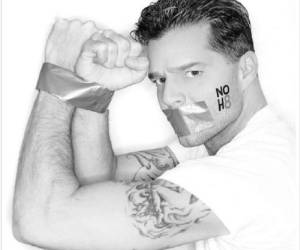 El astro boricua también hace referencia, sin nombrarlo, a Donald Trump y su mensaje de racismo.