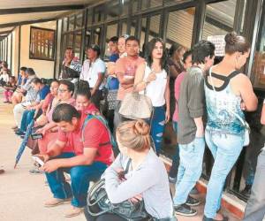 La masa poblacional joven será determinante con su voto en las próximas elecciones generales, de ahí el interés de los políticos por ganar su simpatía.