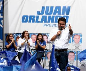 En comparación con encuestas de mayo, Juan Orlando Hernández habría subido nueve puntos según sus activistas.