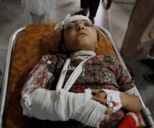 Suben a 311 los muertos por sismo en Pakistán, Afganistán.