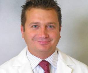 Niec tenía antecedentes, fue declarado culpable de dos delitos menores cuando estaba en secundaria: destrucción maliciosa de propiedad y recepción de bienes robados.