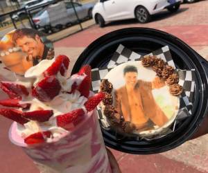 La popularidad del cantante Chayanne entre las mamás ha llevado a esta cafetería y repostería a usar la imagen del intérprete de “Tiempo de Vals” para promocionar sus pasteles, lo que le ha valido al negocio para hacerse viral.