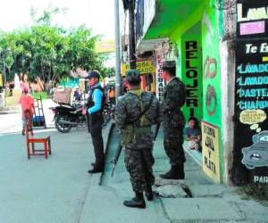 La presencia policial se incrementa en este mes de diciembre en zonas comerciales y bancarias en municipios de Comayagua.