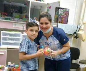 La odontologa Carol Turcios nos explica que en esta etapa es de vital importancia evitar enfermedades bucales en los niños, pero para lograrlo padre e hijo tienen que formar una alianza de concientización y colaboración (Foto: El Heraldo Honduras/ Noticias de Honduras)