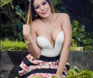 Elsa Oseguera publica constantemente fotos muy sensuales a las redes sociales.