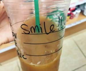 Georgy pasaba por un mal momento cuando un empleado del café decidió escribir esa pequeña pero motivadora palabra.