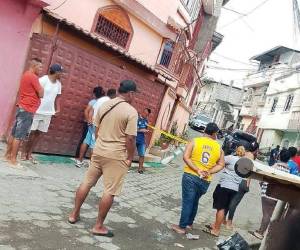 Producto del ataque fallecieron Robert Montaño y José Luis Erazo, ambos con el rango de cabo primero de policía. Al menos otras dos personas habrían resultado heridas.