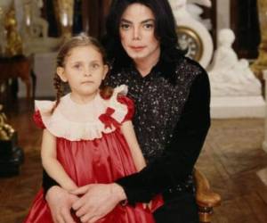 La hija de ‪Michael Jackson‬ impacta con su belleza. Así luce hoy la joven, mira las fotos-->