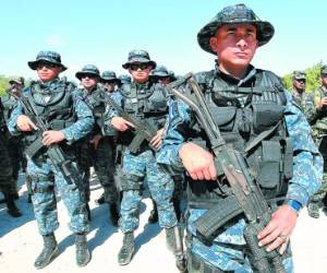 Oficiales de la Policía, del Ejército, de la ATIC y de otros organismos Fusina se dieron cita al Campo Marte para informar de los resultados del primer año.