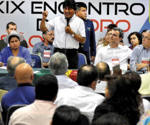 Bolivian President Evo Morales Ayma (C) speaks during the closing ceremony of the 19th Sao Paulo Forum -- a conference of leftist political parties and other organizations from Latin America and the Caribbean-- in Sao Paulo, Brazil on August 4, 2013. AFP PHOTO / NELSON ALMEIDA