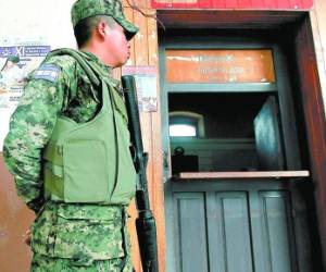 Los agentes tomaron posesión de las farmacias desde el pasado miércoles.