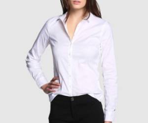 Esta es una de las pocas piezas que mantienen la elegancia sin importar con qué se combinen.