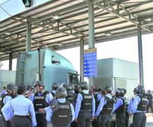 La protesta generó grandes filas de vehículos que se resistían a pasar por el peaje, mientras muchos otros determinaban regresarse a sus lugares con tal de no asumir el costo.